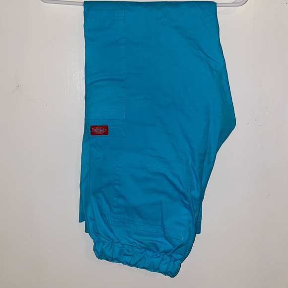 Scrub tops and pants - Picture 2 of 14